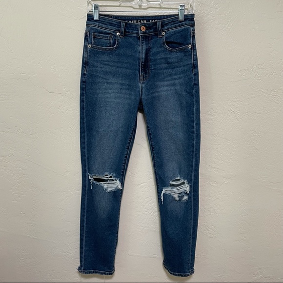 American Eagle High Rise Distressed Mom Jeans - 2 - Picture 3 of 16